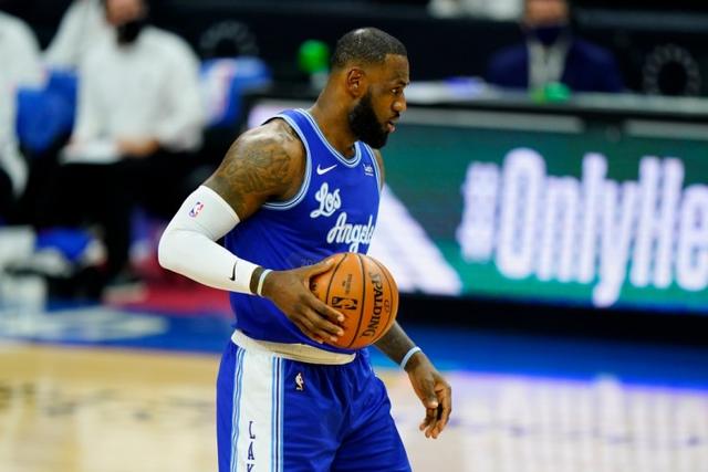 广西梧州半程马拉松火热开赛 万名跑者竞速“岭南古郡”